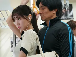 Cô giáo dạy bơi với vẻ ngoài nghiêm túc lại là thợ săn hồng hài nhi