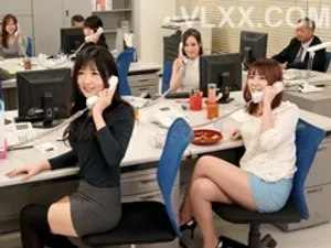 Có anh nào muốn tắm chung với em không